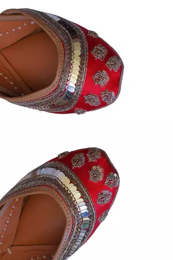 Red embroidered leather juttis