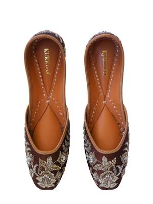 Brown floral embroidered leather juttis 1
