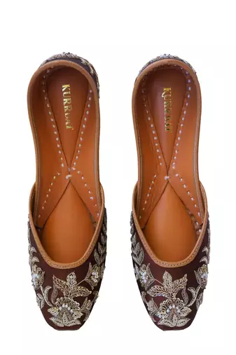 Brown floral embroidered leather juttis