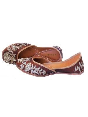 Brown floral embroidered leather juttis 2