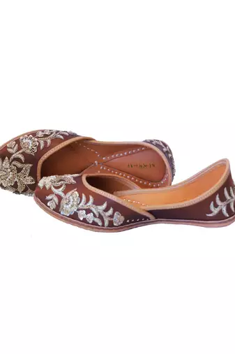 Brown floral embroidered leather juttis