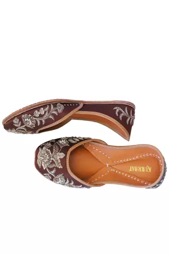 Brown floral embroidered leather juttis