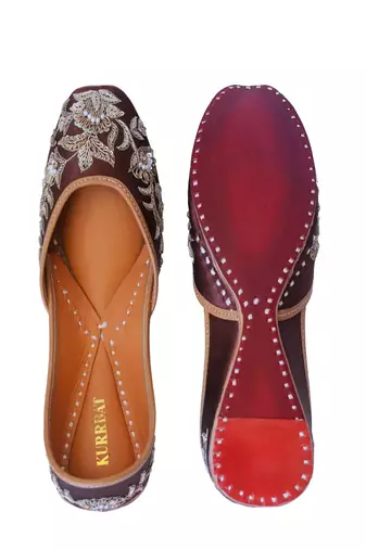 Brown floral embroidered leather juttis