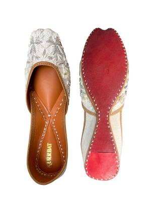 White floral embroidered Leather juttis 2