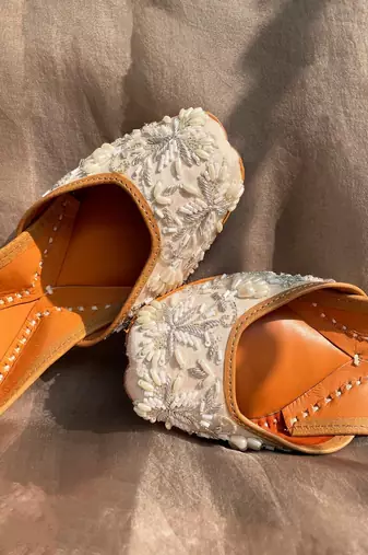 White floral embroidered Leather juttis