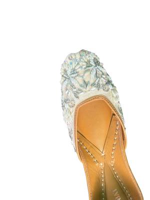 White floral embroidered Leather juttis 5