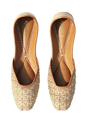 White embroidered leather Juttis 1