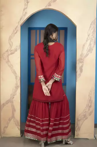 Maroon embroidered georgette straight cut kurta