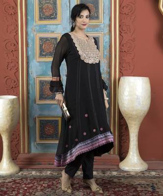 Black embroidered georgette asymmetrical kurta 3