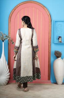 Beige embroidered silk kurta 4