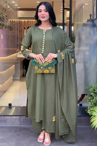 Mehendi chanderi silk heavy thread embroidery work kurta pant set