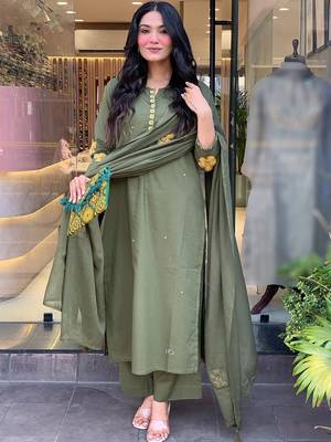 Mehendi chanderi silk heavy thread embroidery work kurta pant set 3