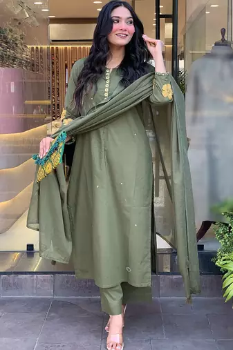 Mehendi chanderi silk heavy thread embroidery work kurta pant set