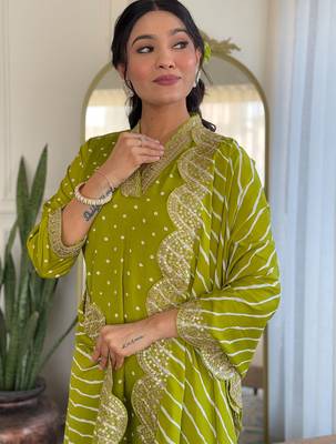 Lime muslin silk print with thread embroidery work kurta pant set 4