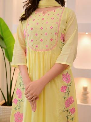 Yellow parampara silk heavy thread embroidery work kurta pant set 4