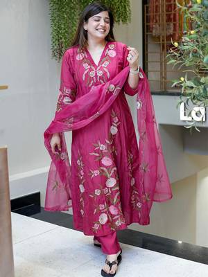 Rani pink chanderi silk heavy thread embroidery work kurta pant set 2
