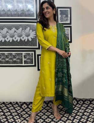 Lemon chanderi silk heavy thread embroidery work with printed dupatta kurta pant set 1