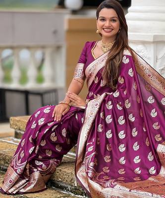 Magenta faux banarasi silk blend saree with woven jacquard ethnic style 5