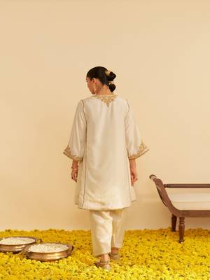 Ivory embroidered silk kurta set 4