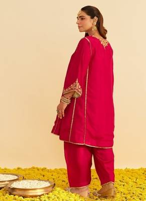 Hot pink embroidered silk kurta set 3