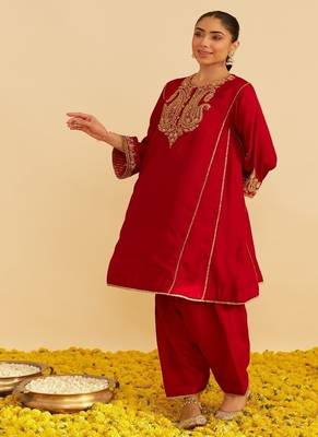 Red embroidered silk kurta set 4