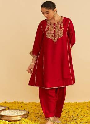 Red embroidered silk kurta set 5
