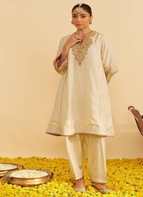 Ivory embroidered silk kurta set 2