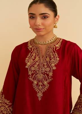 Red embroidered silk kurta set 4