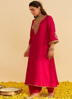 Hot pink embroidered silk kurta set 2