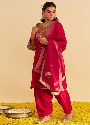 Hot pink embroidered silk kurta set 3