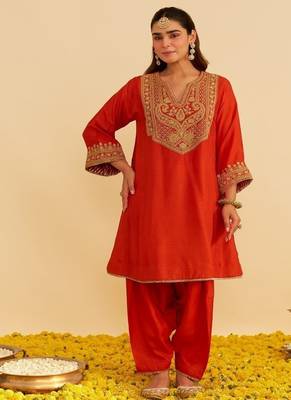 Orange embroidered silk kurta set 2
