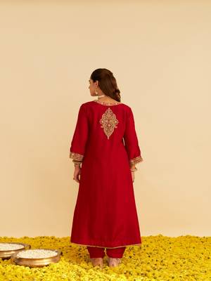 Red embroidered silk kurta set 4