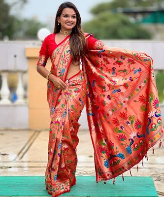 Red kanjivaram silk blend woven graceful partywear saree 4