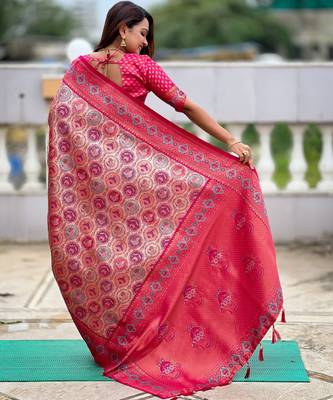 Pink kanjivaram silk blend woven graceful partywear saree 2