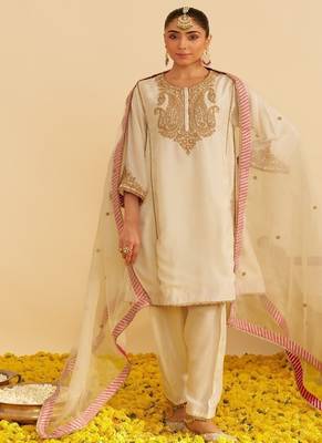 Ivory embroidered silk kurta set With Dupatta 1