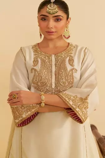 Ivory embroidered silk kurta set With Dupatta