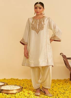 Ivory embroidered silk kurta set With Dupatta 4