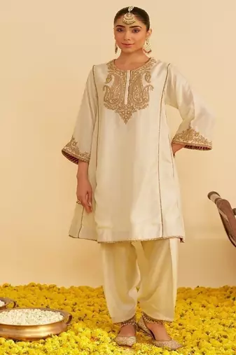 Ivory embroidered silk kurta set With Dupatta