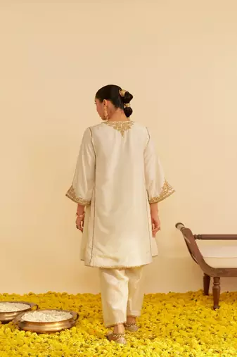 Ivory embroidered silk kurta set With Dupatta