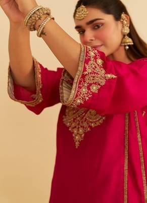 Hot pink embroidered silk kurta set  With Dupatta 5