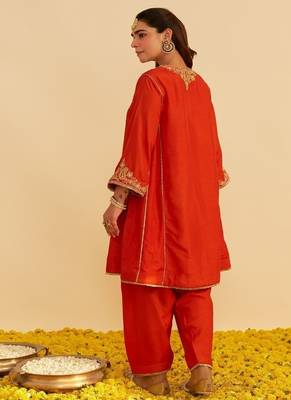 Orange embroidered silk kurta set  With Dupatta 2