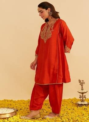 Orange embroidered silk kurta set  With Dupatta 5