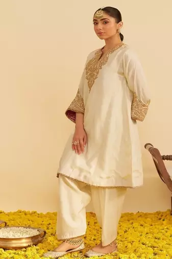 Ivory embroidered silk kurta set With Dupatta