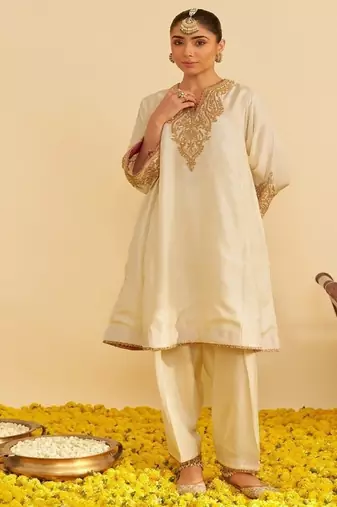 Ivory embroidered silk kurta set With Dupatta