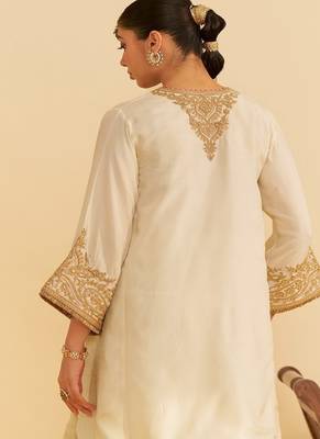 Ivory embroidered silk kurta set With Dupatta 4