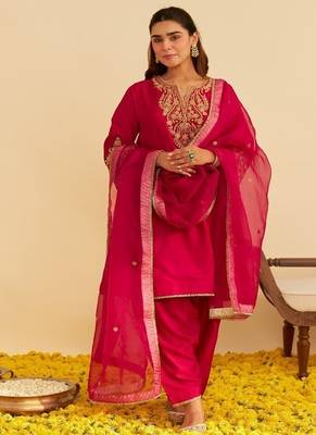 Hot pink embroidered silk kurta set With Dupatta 1