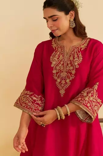 Hot pink embroidered silk kurta set With Dupatta