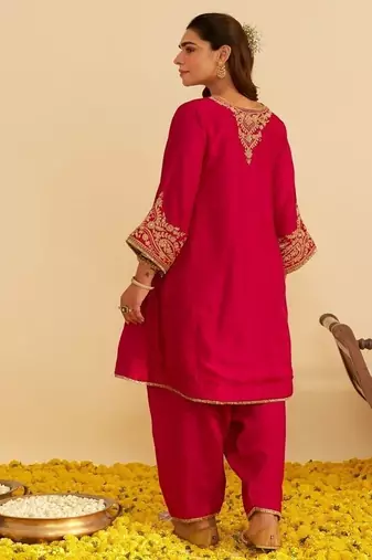 Hot pink embroidered silk kurta set With Dupatta