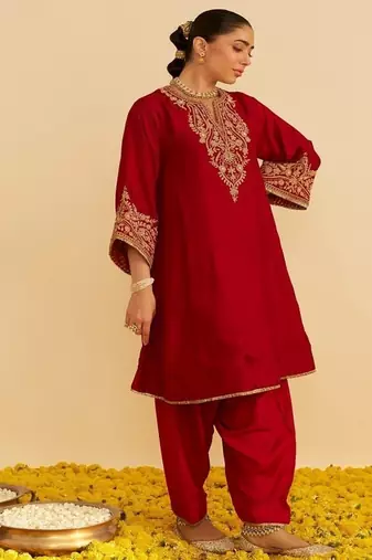 Red embroidered silk kurta set With Dupatta