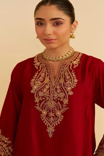 Red embroidered silk kurta set With Dupatta